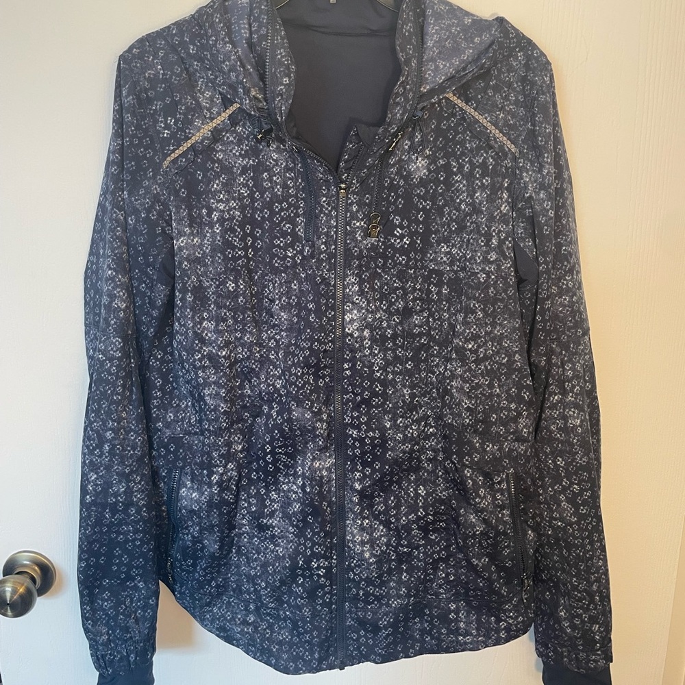 Lululemon Athletica White and Blue Windbreaker Lightweight Performance Jacket
